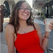 Studentessa al quarto anno di liceo linguistico. Offro ripetizioni di lingue, storia e italiano per elementari e medie